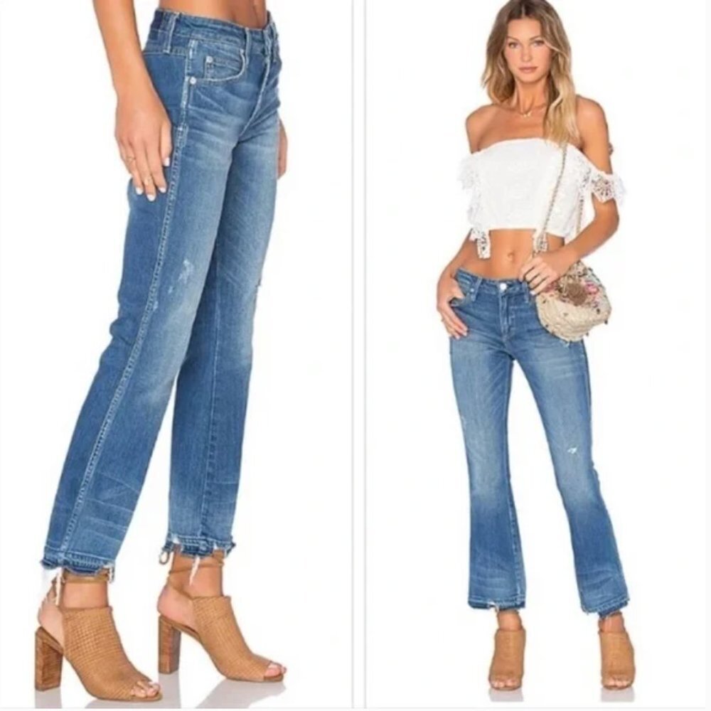 AMO Jane Blue Bell Light Wash Raw Hem Flared Crop Jeansβ 28